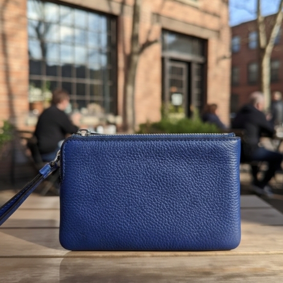 Coach Corner Zip Horse & Carriage Embossed Wristlet - Vivid Blue - NWT - Picture 3 of 9